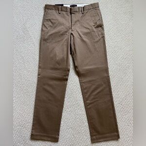 NWT Emerson Straight Rapids Movement Chino Movement Chinos in Airforce Khaki